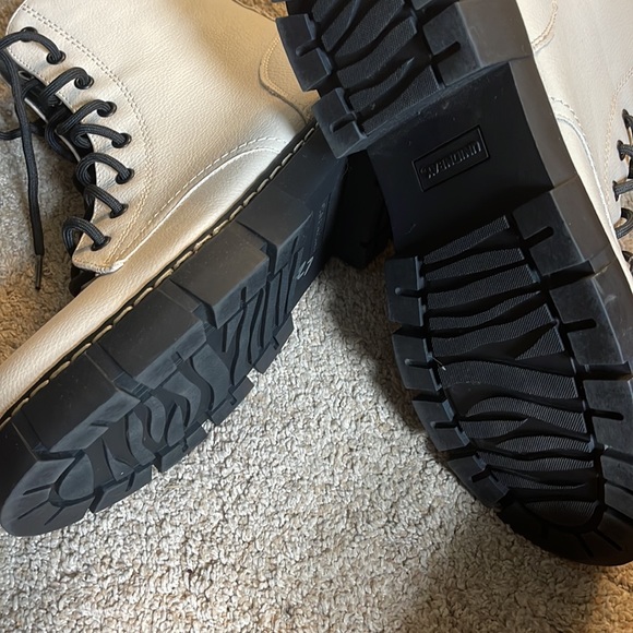 Cream Unionbay combat boots. - Picture 5 of 5